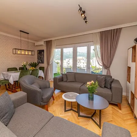 City Center De Lux Apartment Bar Exterior photo