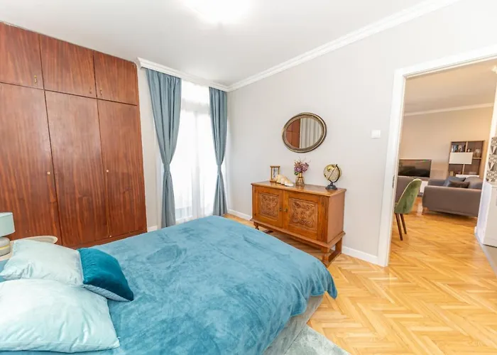 City Center De Lux Apartment
