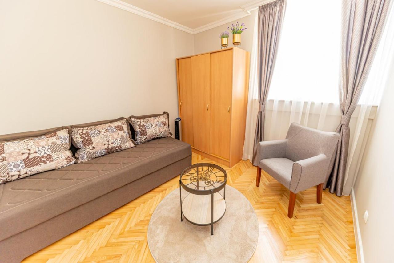 Apartment Center De Lux Bar