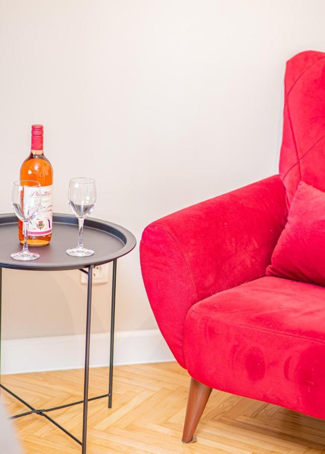 Apartment Center De Lux Bar